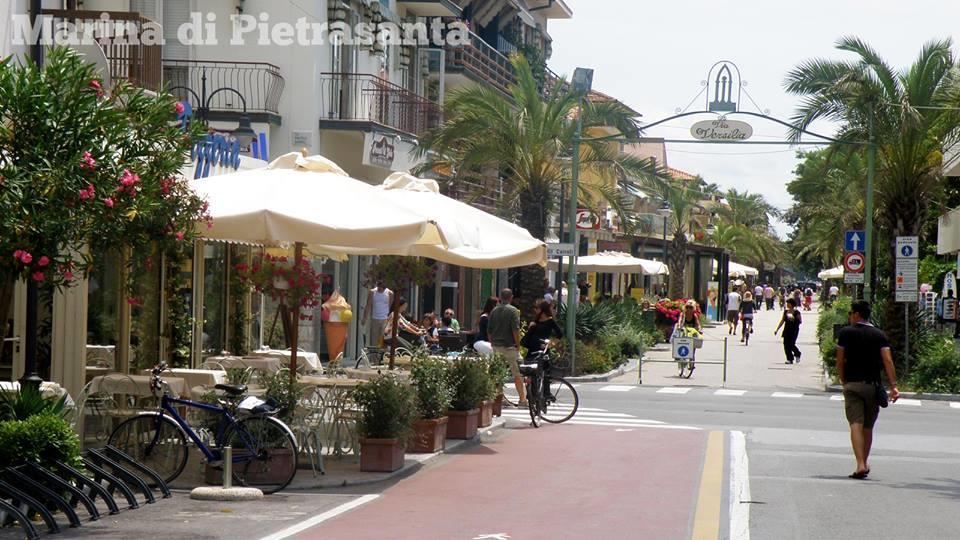 Il Pontile Holidays Apartment Marina di Pietrasanta Eksteriør bilde